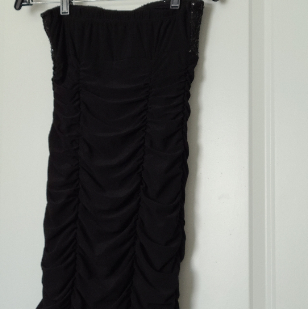 Sz M little ruched & sequined black dress - Picture 6 of 7